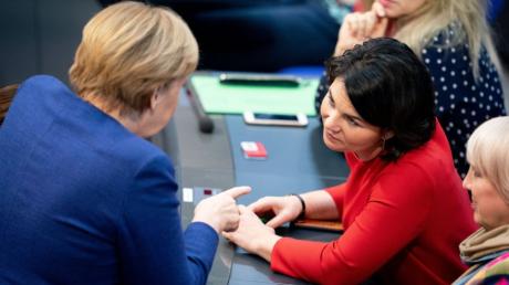 Angela Merkel und Annalena Baerbock vor der Sitzung des Bundestags.