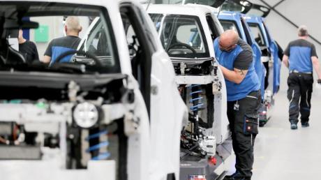Fertigung beim Elektroauto-Hersteller e.Go in Aachen. In der Automobil-Industrie könnten bis 2030 fast 234.000 Stellen wegfallen.