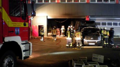 Ein Brand bei der Friedberger Feinkostfirma Kahn richtete in der Nacht zum Donnerstag großen Sachschaden an.