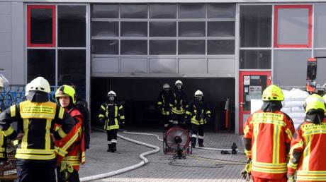 Beim Brand in einer Werkhalle der Firma Giwa in Westendorf ist am Dienstagvormittag ein Millionenschaden entstanden. 