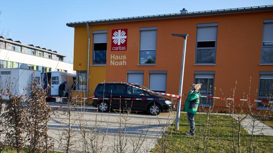 Prozess in Augsburg 15Jährigen erstochen Mann steht