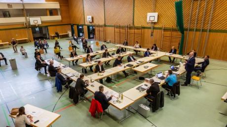 Die erste Sitzung des Stadtrates fand in der Nordschwabenhalle in Höchstädt statt. 