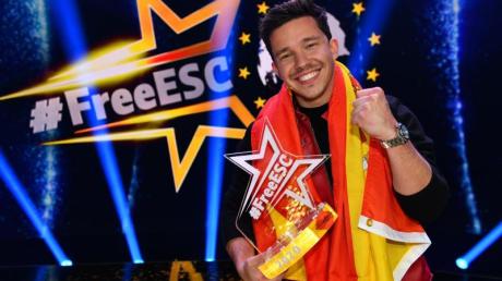 Nico Santos gewann im vergangenen Jahr den Free European Song Contest. Alle Infos zur Übertragung im TV und Live-Stream erfahren Sie hier. 