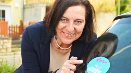Karin Bergdolt ist seit dem 1. Mai 2020 Bürgermeisterin der Gemeinde Mönchsdeggingen.  	