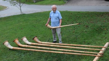 Zu seinem 60. Geburtstag bekam Adolf Beckel aus Oberrothan ein Alphorn geschenkt. Inzwischen baut er die Instrumente in seiner Schreinerei selbst.