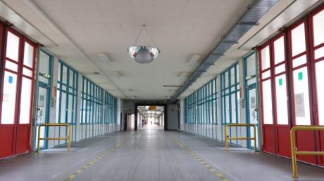 Die Hallen des Fujitsu-Werks in Augsburg wurden besenrein gemacht und stehen zum Verkauf.