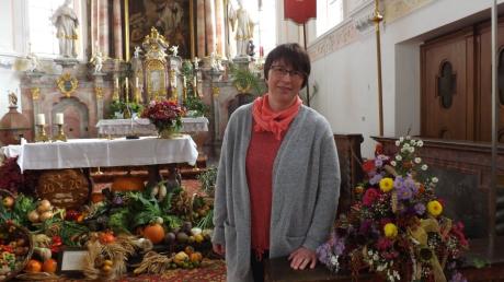 Maria Fendt ist die neue Pfarrhelferin in der Pfarreiengemeinschaft Stauden. Das Bild zeigt sie in der Kirche St. Alban in Walkertshofen. 