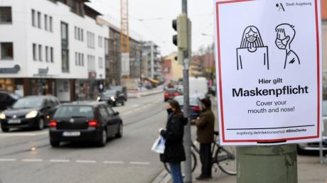 Auch in der Bürgermeister-Aurnhammer-Straße in Göggingen gilt in Augsburg - wie in vielen anderen Straßen - nun eine Maskenpflcht.