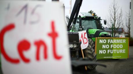 Bauern starteten am Mittwoch eine Protestaktion - auch in der Region. Das Bild wurde in Neu-Ulm aufgenommen.