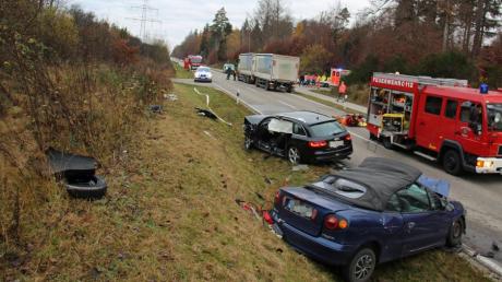 Bei einem Unfall auf der Staatsstraße zwischen Breitenthal und Rennertshofen kam ein Autofahrer ums Leben.