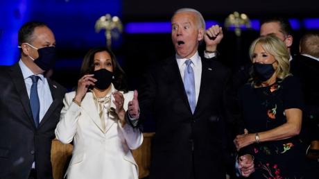 Kamala Harris (mitte links) und Joe Biden (mitte rechts)  wurden vom "Times Magazine" zu "Personen des Jahres" ausgezeichnet. Unser Archivbild stammt von den US-Wahlen.