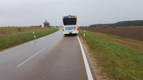 Dieser Bus war Ende Oktober in einen Auffahrunfall bei Kühbach verwickelt. Der Busunternehmer brachte die betroffenen Schüler anschließend in ihre Schulen nach Schrobenhausen.