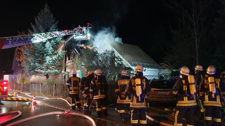 Ein Wohnungsbrand hat in der Nacht auf Freitag, 20. November, in Mindelheim einen Sachschaden über 75.000 Euro verursacht. 