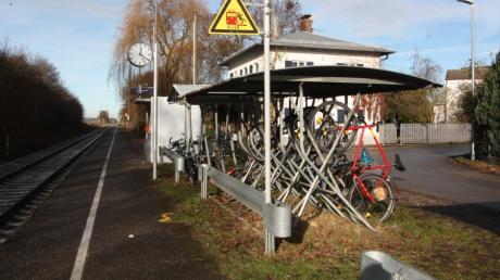 Die Fahrradständer am Oberottmarshauser Bahnhof
sollen durch eine moderne Einrichtung ersetzt werden.