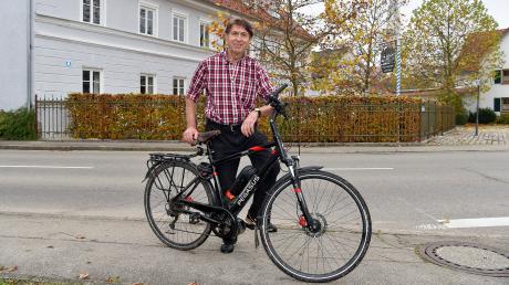 Das Fahrrad ist das Markenzeichen von Scheurings Ortschronisten Josef Neumair. 