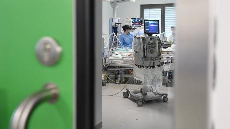 Das Krankenhaus hat vermehrt mit Corona-Patienten zu tun. Die Inzidenz in Aichach-Friedberg liegt bei 75,5.