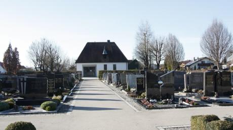 Auf dem Friedhof von Hiltenfingen erhöht die Gemeinde die Gebühren.