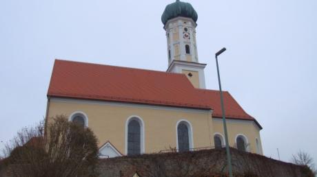 Viel getan hat sich bei der Kirchensanierung von St. Martin in Langenneufnach. Die Außenarbeiten sind abgeschlossen. Im neuen Jahr erfolgen die Restaurierung der Seitenaltäre und die Orgelreinigung.