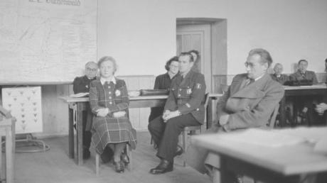 Ilse Koch, die „Bestie von Buchenwald“, musste sich dreimal vor Gericht verantworten. Der letzte Prozess fand vor dem Landgericht Augsburg im großen Saal des Kolpinghauses statt.  