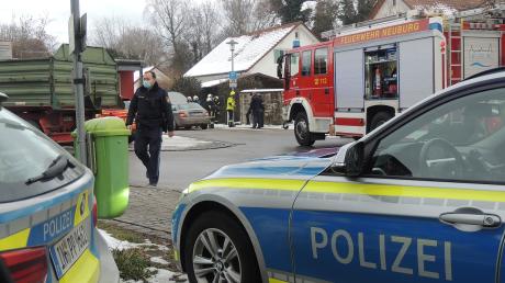 An der Neuburger Schlösslwiese hat am Donnerstag ein Auto gebrannt.