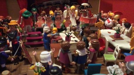 Heiter geht es in der Ranzenburger Fasnet zu – das zeigt der Film, den Dietenheimer Kinder mit Playmobil-Figuren angefertigt und bei dem Videoportal Youtube veröffentlicht haben. 
