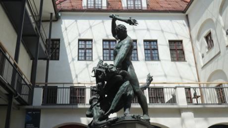 Das Maximilianmuseum zeigt unter anderem die Stadtgeschichte Augsburgs. Wir haben eine Übersicht zu allen Museen in Augsburg mit Infos zu Öffnung und Eintritt erstellt.