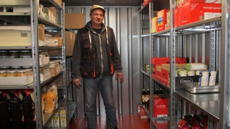 Das Vorratslager von Klaus Peter Miller füllt sich mehr und mehr. Mit seinem rollenden Supermarkt steht er bald in Oberottmarshausen.