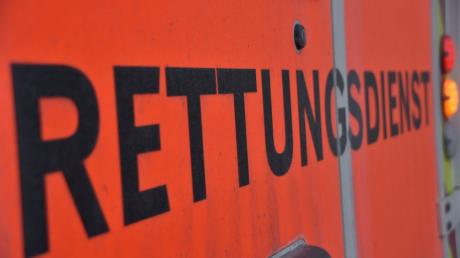 Mit einem blauen Auge ist ein 32-jähriger Arbeiter bei einem Unfall an einer Palettensortiermaschine in Kutzenhausen davongekommen. 