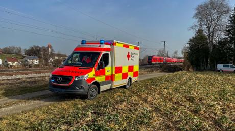Ein Unfall hat sich am Dienstagmorgen auf der Bahnstrecke München-Lindau im Gemeindebereich Penzing ereignet. Eine Person kam dabei ums Leben.