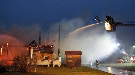 Einen Großbrand hatten die Feuerwehren am Donnerstag nahe Osterberg zu löschen.