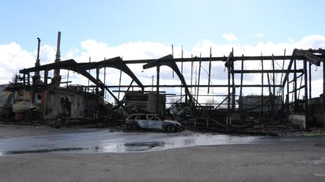 Der Brand auf dem Gelände einer Biogasanlage bei Osterberg hat großen Schaden angerichtet.