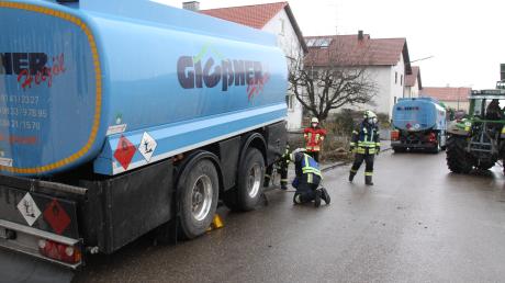 In Wolkertshofen hat sich ein Tankanhänger mit rund 7000 Liter Heizöl selbstständig gemacht.