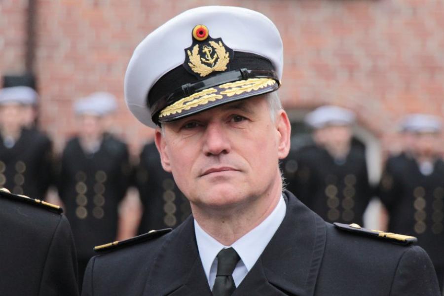 Portrat Admiral Kay Achim Schonbach Will Die Marine Auf Kurs Bringen Augsburger Allgemeine
