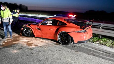 Drei Verletzte gab es bei einem Unfall am Ostersonntag auf der A8 bei Ulm-Ost, als ein Porsche-Fahrer die Kontrolle über seinen Sportwagen verlor. 