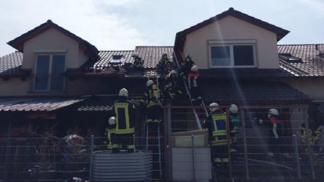 Dieser Anbau an einem Wohnhaus in Oberndorf geriet in Brand.  