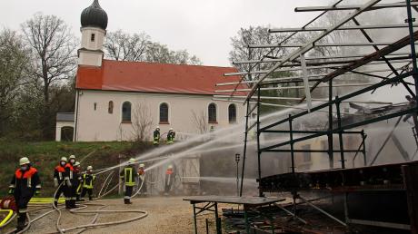 Einen Großbrand hatten die Feuerwehren am Freitag in Waldreichenbach zu löschen.