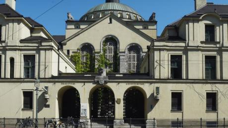 Die Synagoge in Augsburg wurde im Zweiten Weltkrieg nicht zerstört und ist die älteste Großstadtsynagoge Bayerns.  Öffnungszeiten, Veranstaltungen, Geschichte - alle Infos.