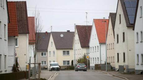 Die Babenhauser Straße in Bubenhausen mit ihren streng giebelständig zur Straße stehenden Häusern ist bereits seit 1981 als denkmalgeschütztes Ensemble eingetragen. 
