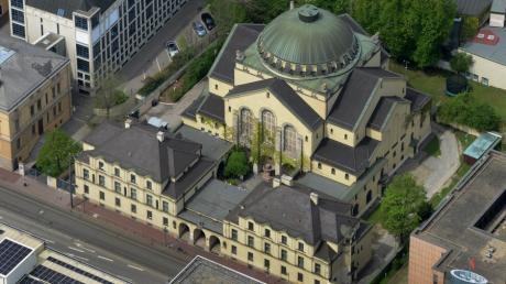 Die frühere Präsidentin des Zentralrats der Juden in Deutschland, Charlotte Knobloch, wünscht sich mehr Besuche in Synagogen von Schulklassen.