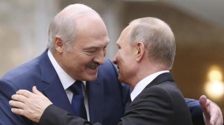Alexander Lukaschenko (links) und Wladimir Putin treffen sich am Freitag in Sotschi am Schwarzen Meer.
