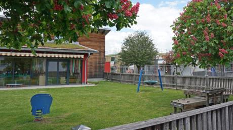 Für die Betreuung in den gemeindlichen Kindertageseinrichtungen, wie hier im Bild für die Kinderkrippe und den benachbarten Kindergarten in Altenmünster, werden ab September die Gebühren angepasst.
.