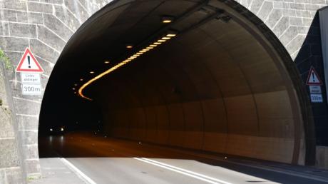 Der Harburger Tunnel wird für die halbjährliche Reinigung wieder für einige Tage halbseitig gesperrt.