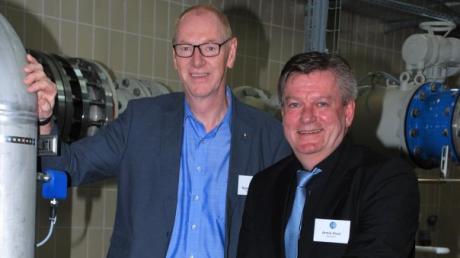 Verbandsvorsitzender Josef Böck (links) und Werkleiter Armin Drexl blicken auf ein zufriedenstellendes Geschäftsjahr 2020 zurück.