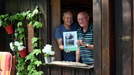 Josef (links) und Walter Thiergärtner haben zusammen mit ihren Geschwistern alte Geschichten aus der Familie zusammengetragen. Sie geben Einblick in das Dorfleben vergangener Jahrzehnte. 