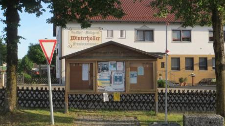 Die hölzernen Schautafeln in der Gemeinde Sielenbach werden abgebaut und durch Schaukästen aus Aluminium ersetzt. Die Option, dass Veranstalter dort weiter ihre Plakate aufhängen können, hielt sich der Gemeinderat offen.