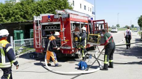 Bei einem Brand im Juni 2021 rückt die Oberottmarshauser Feuerwehr nach Kleinaitingen aus. 