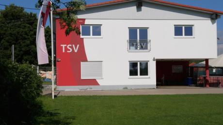Der TSV Holzheim als mitgliederstärkster örtlicher Verein und Betreiber der größten Immobilien, hier das Umkleidegebäude bei den Sportanlagen, wird auch in diesem Jahr von der Gemeinde mit dem größten Betrag gefördert.