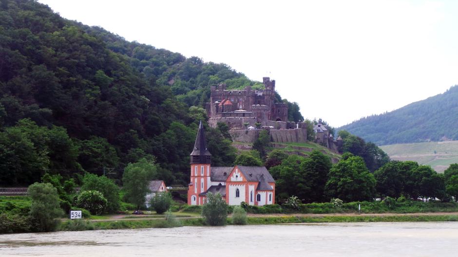 Lembah Rhine berisi kastil dengan kepadatan tertinggi.