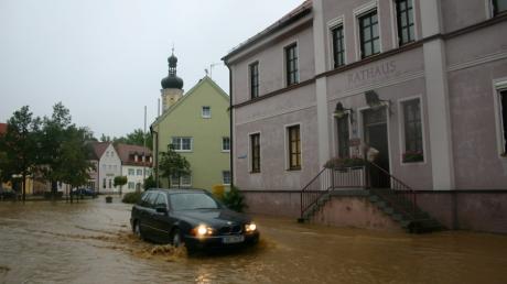 Vor 15 Jahren, es war der 29. Juni 2006, stand nach sintflutartigen Regenfällen der Kühbacher Marktplatz unter Wasser. 