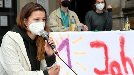 Klimaaktivisten Luisa Neubauer sprach zum Einjährigen im Augsburger Klimacamp.